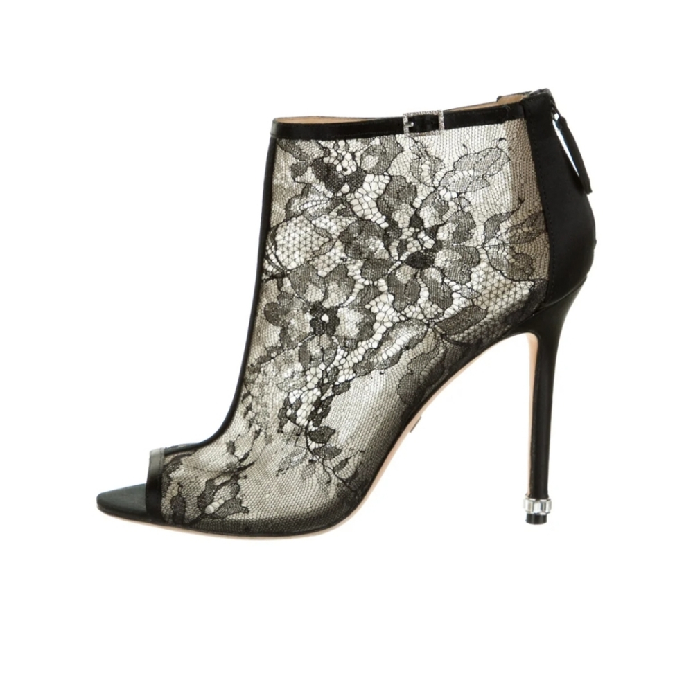 BADGLEY MISCHKA Lace Pattern Crystal Embellishments PumpsSize: 9